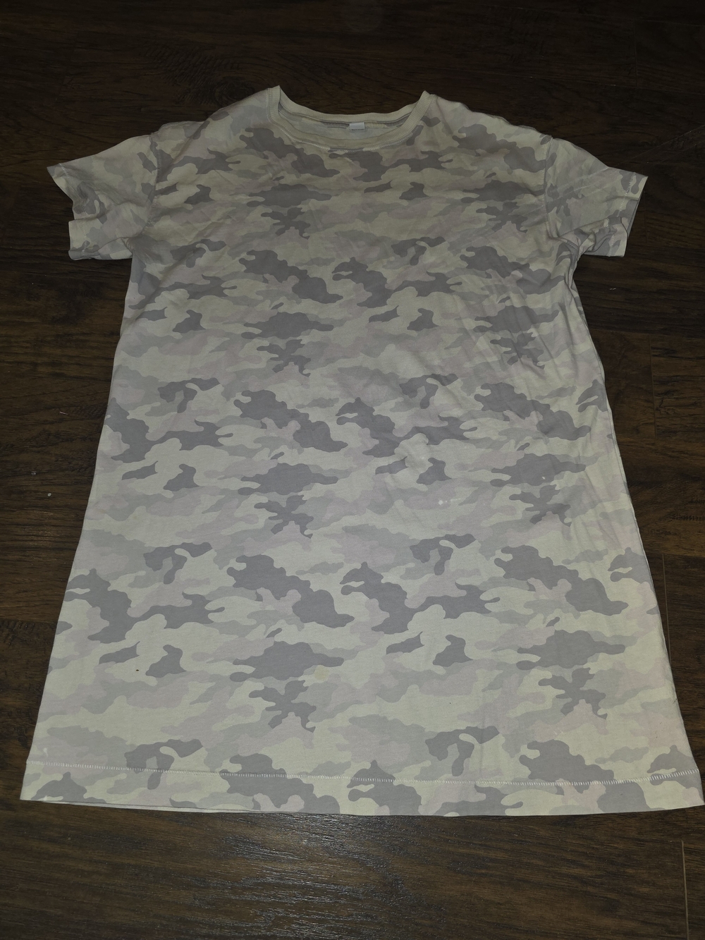 Old Navy Beige and Gray Camo Tee